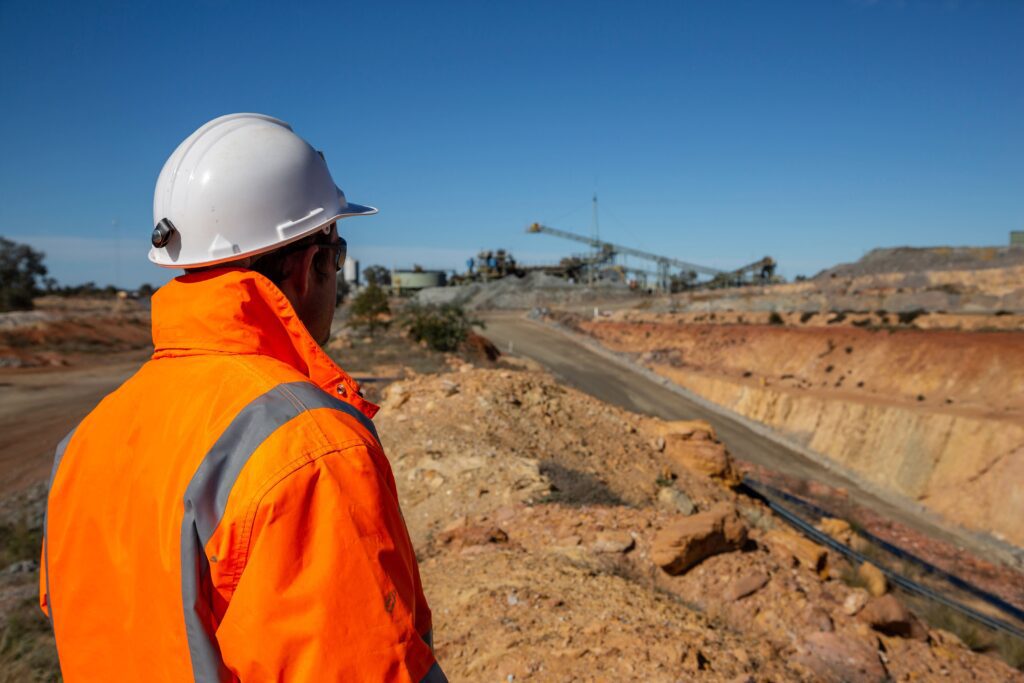Link Resources G2 training carry out the risk management process supervisor assessing hazards on mining site