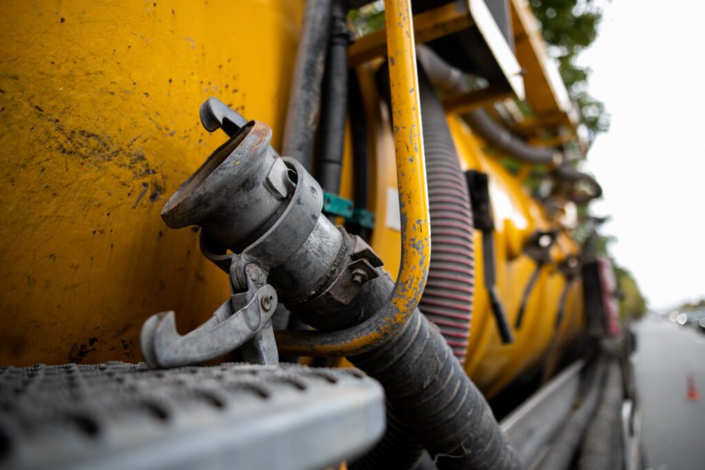 Link Resources Operate a vacuum loading system training industrial vacuum truck hose and suction equipment